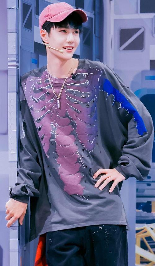 娱乐爆料华晨宇唱歌视频,惊艳瞬间引网友热议 第2张 娱乐爆料华晨宇唱歌视频,惊艳瞬间引网友热议 第2张